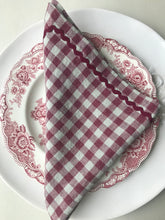 Load image into Gallery viewer, Berry Ripple Napkin Set
